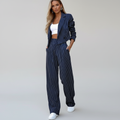 Damen Hosenanzug mit Nadelstreifen und weiter Hose