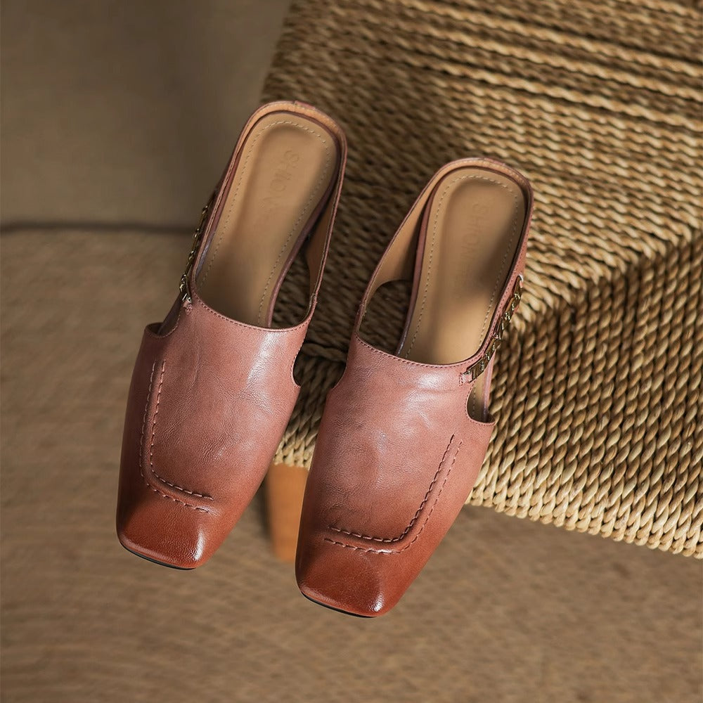 Damen Mules aus Leder mit Zierkette