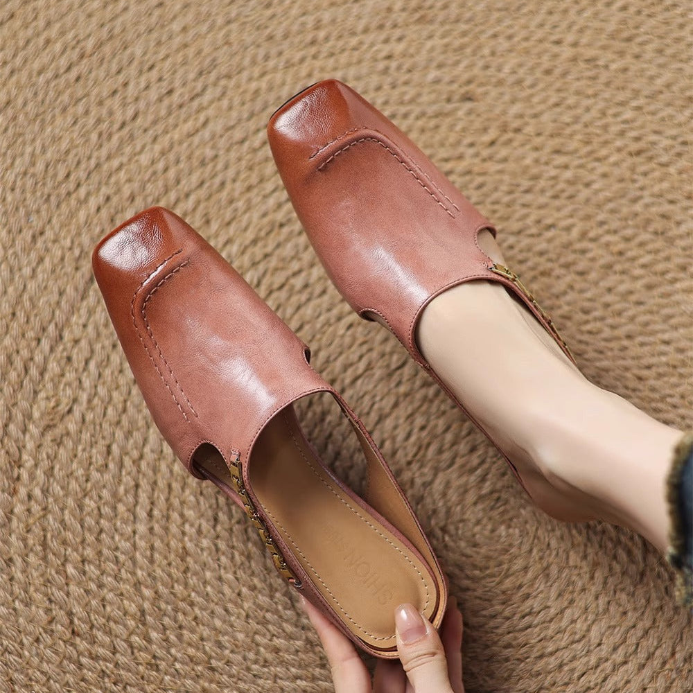 Damen Mules aus Leder mit Zierkette