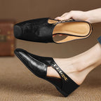 Damen Mules aus Leder mit Zierkette