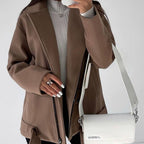 Damen kurzer Wollmantel mit Gürtel und Pattentaschen