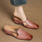 Damen Mules aus Leder mit Zierkette