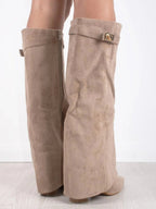 Damen kniehohe Stiefel mit Goldschnalle