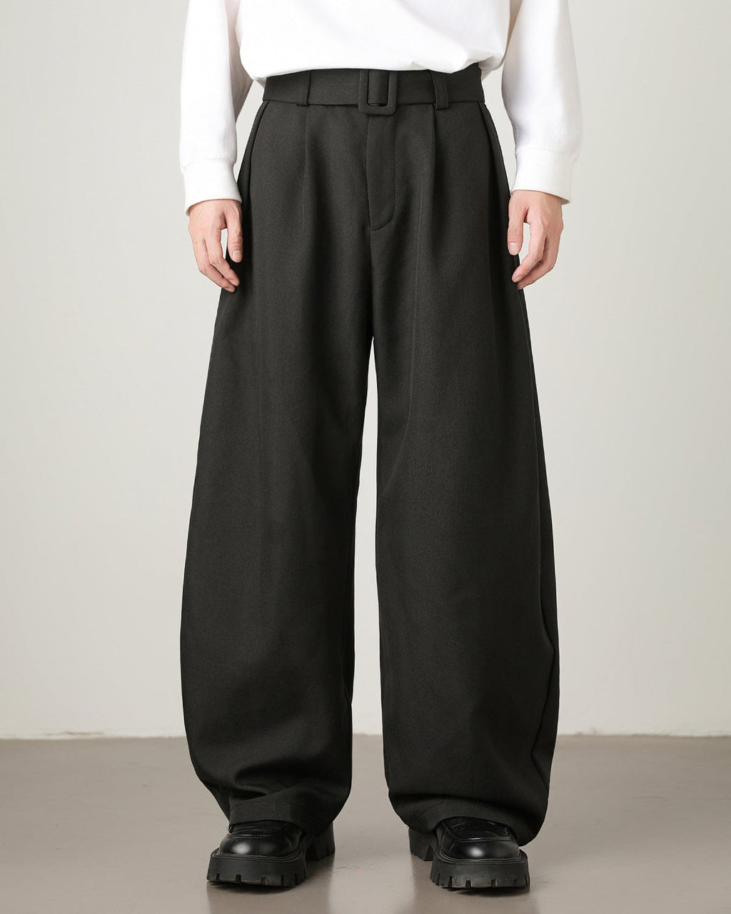 Damen weite Wollhose mit Gürtel