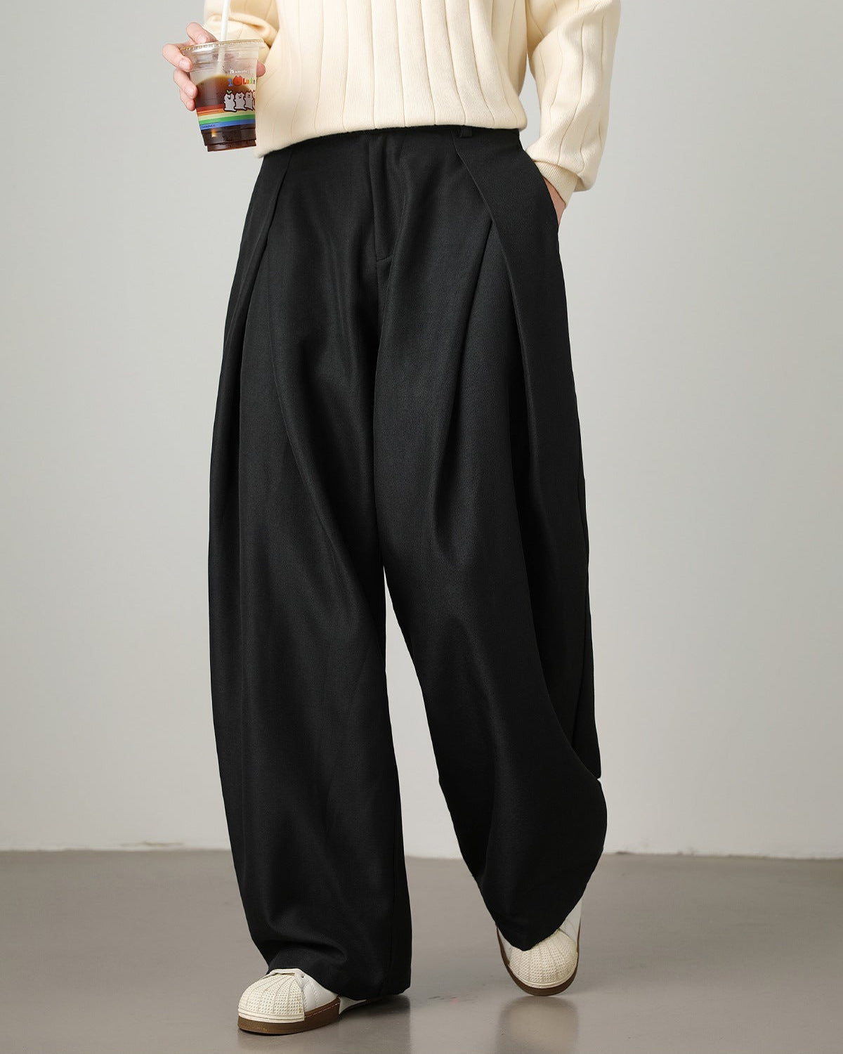 Damen weite Bundfaltenhose mit Gürtel